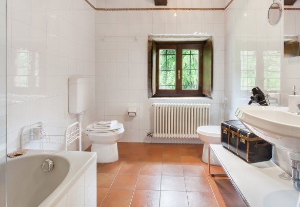 Bathroom with bathtube - Il Giardino di Sibilla