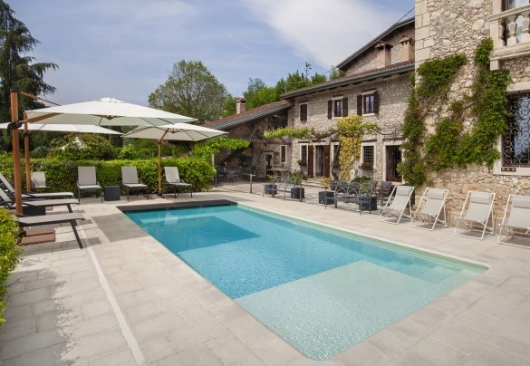 The house has a pool with sunbathing area, pool measures are 9x4 m - Il Giardino di Sibilla