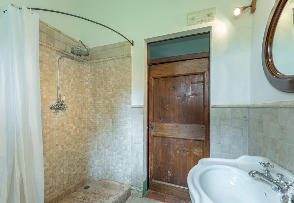 Bagno con doccia n.7 en suite alla camera n.7. ANNESSO - Il Molinaccio