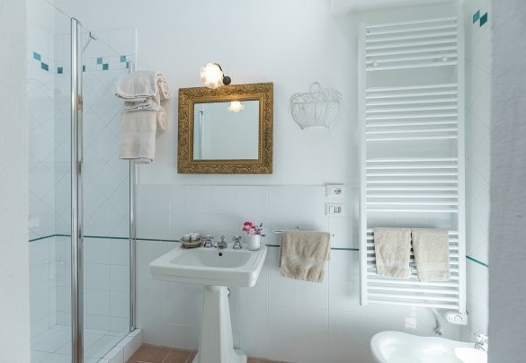 Bagno con doccia n.4 en suite alla camera n.4 - Il Molinaccio