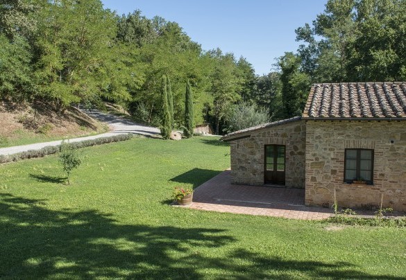 Il prato all'inglese domina il parco - Il Molinaccio