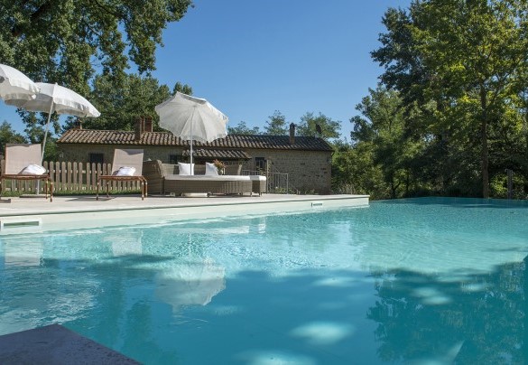 La piscina igienizzata al sale - Il Molinaccio