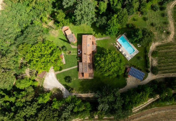 Veduta del casale, dell’annesso e della piscina - Il Molinaccio