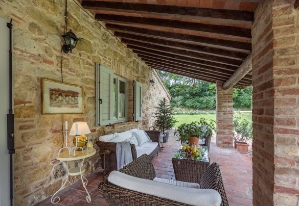 Il portico della villa  - Il Molinaccio 
