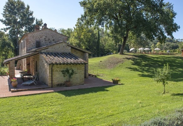 La collina cinge la villa - Il Molinaccio