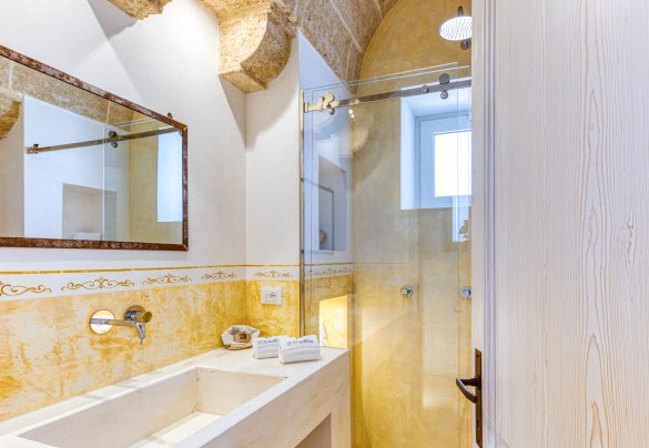 Bathroom with shower - Il Nachiro