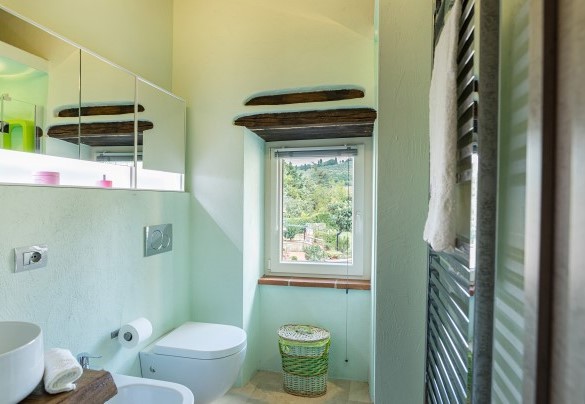 Bathroom with shower on the first floor – Il Nido