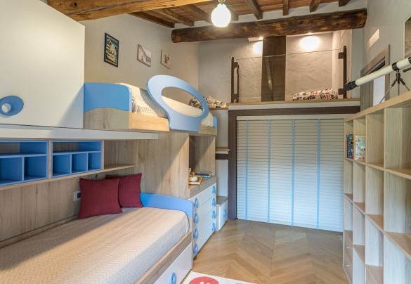 Twin bedroom, one of which is a bunk bed or, alternatively, a truckle bed) – Il Nido
