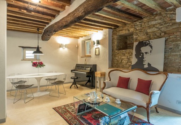 Sitting room on the basement (the piano is ornamental) – Il Nido