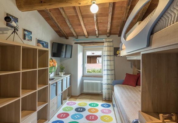 Twin bedroom, one of which is a bunk bed or, alternatively, a truckle bed) – Il Nido
