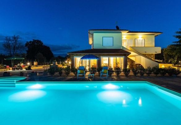 Infinity pool with sunbathing area - Il Nocciolo 12