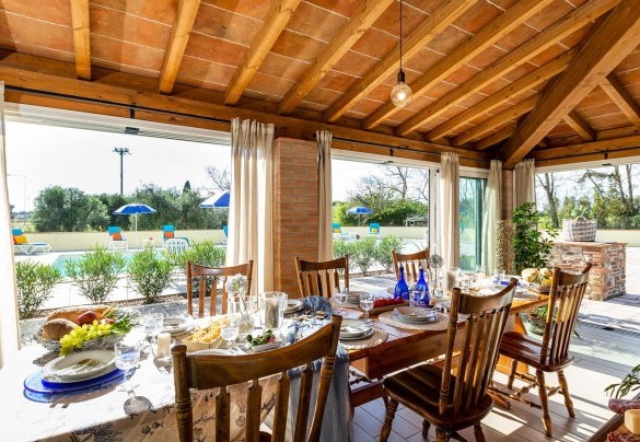Porch closed by large windows overlooking the pool - Il Nocciolo 12