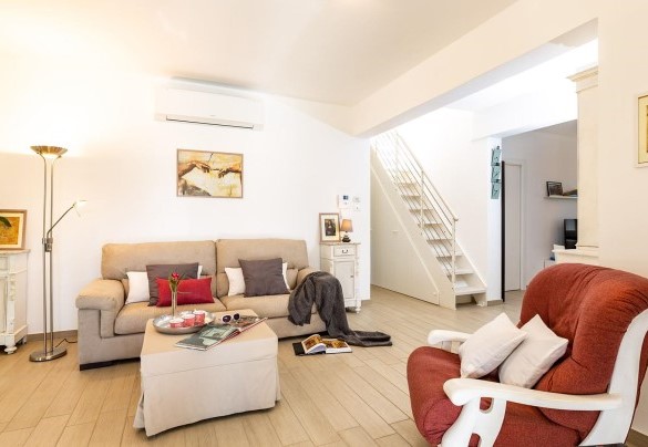 Indoor relaxation area, ground floor - Il Nocciolo 12
