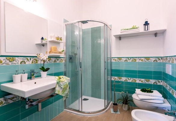 Bathroom n5 with shower, for room 5 - Il Nocciolo 12
