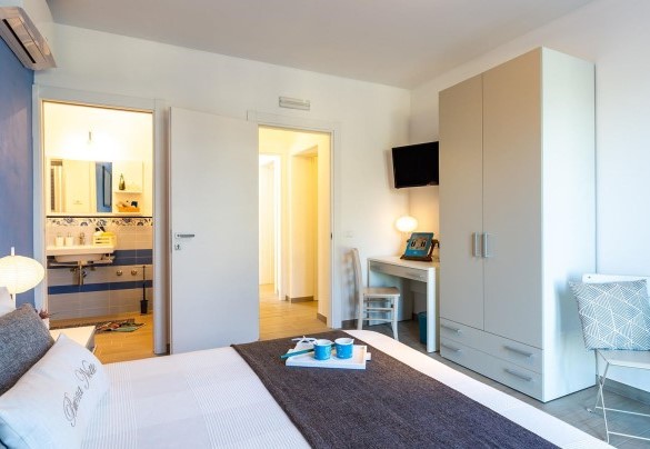 Double room n. 1 with en-suite bathroom - Il Nocciolo 12