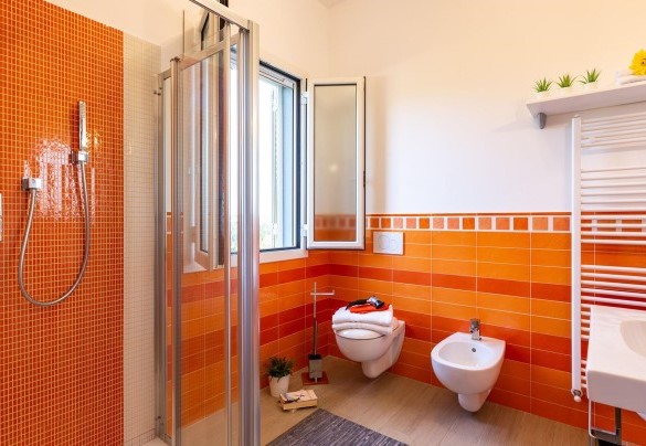 Bathroom n6 with shower, for room 6 - Il Nocciolo 12