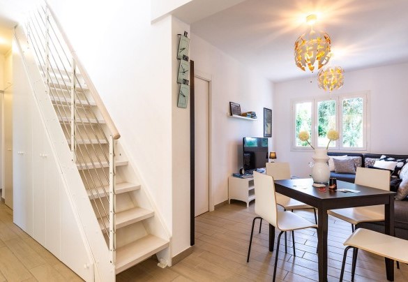Staircase for access to the upper floor - Il Nocciolo 12