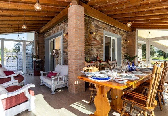 Porch closed by large windows overlooking the pool - Il Nocciolo 12