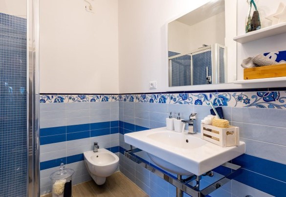 Bathroom n 1 with shower, serving room n 1, - Il Nocciolo 12