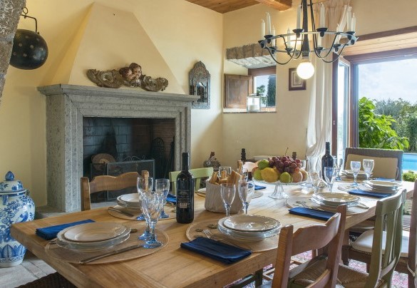 L’area pranzo con uscita diretta sul giardino – Il Noceto 