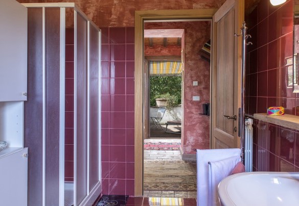 Bagno con doccia n.2 al primo piano – Il Noceto 
