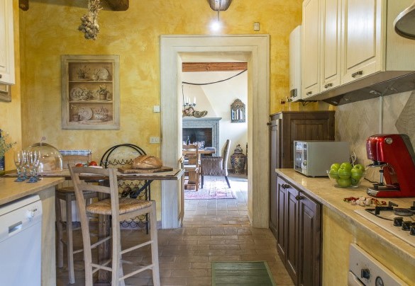 La cucina attrezzata accanto alla sala da pranzo – Il Noceto 