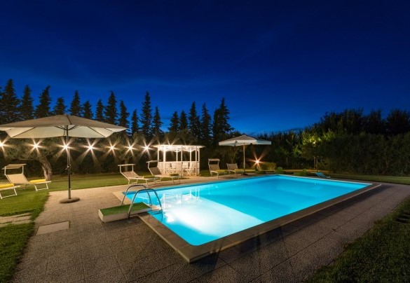 Incantevole scenario notturno sulla piscina e parco - Il Podere di Fi 8 
