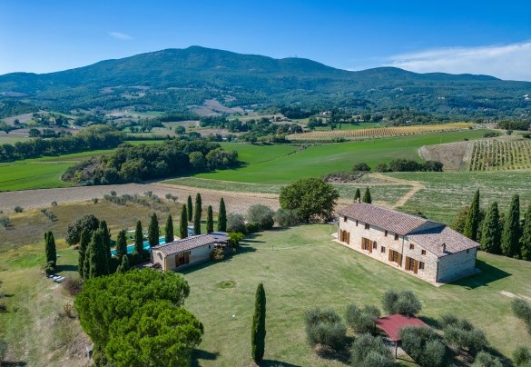 La casa dista soli 4 chilometri dal centro storico della cittadina medievale di Cetona, un centro molto noto tra i turisti in cerca della toscana più autentica - Il Poderuccio