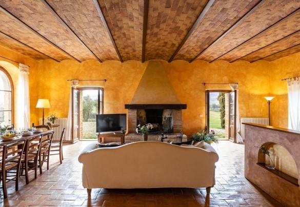 Il living room del casale A è collegato alla pergola dalle porte finestra- Il Poderuccio