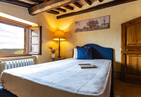 Single bedroom with French bed on the first floor in the main house B- Il Poderuccio