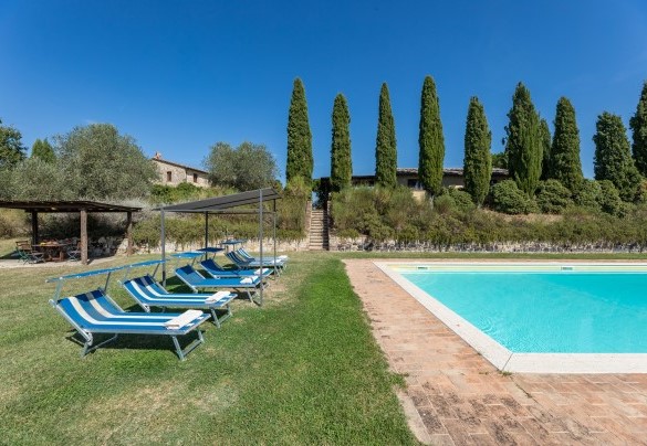 La piscina è aperta dall’ultimo sabato di Aprile al primo sabato di Ottobre - Il Poderuccio