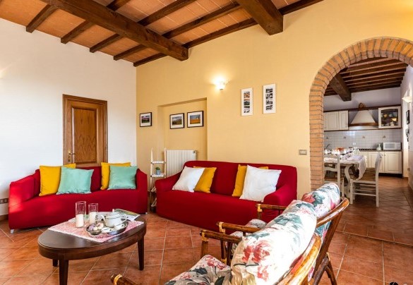 Open plan con salotto e area pranzo al piano terra, app n.1 - Il Poggiarellino  
