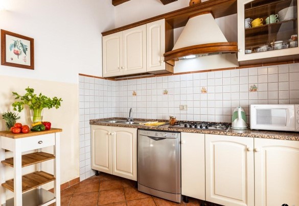 La cucina in muratura ben accessoriata - Il Poggiarellino  