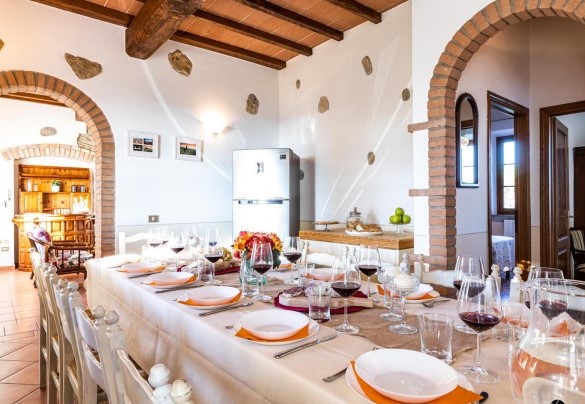 Sala da pranzo open con cucina e salotto - Il Poggiarellino  