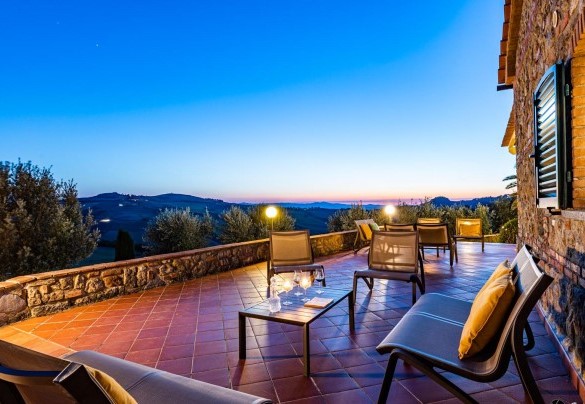 La terrazza affacciata su verdi paesaggi - Il Poggiarellino    