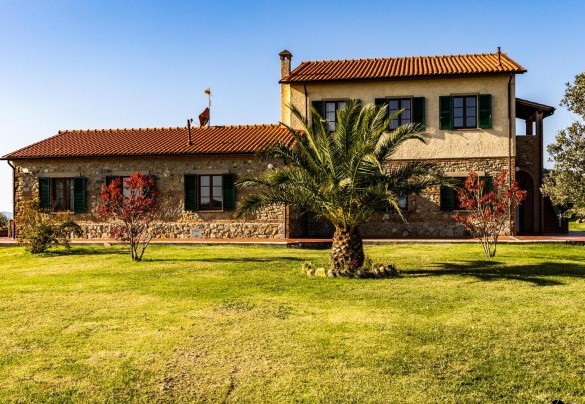 Il casale si affaccia su Volterra, un’antica città dall’origini Etrusche - Il Poggiarellino