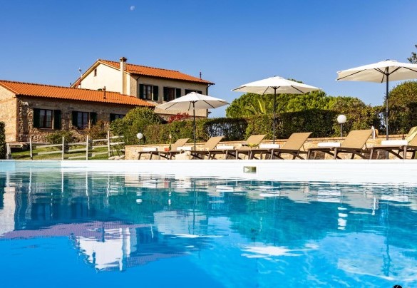 La zona solarium attrezzata per garantire pieno relax e privacy - Il Poggiarellino   