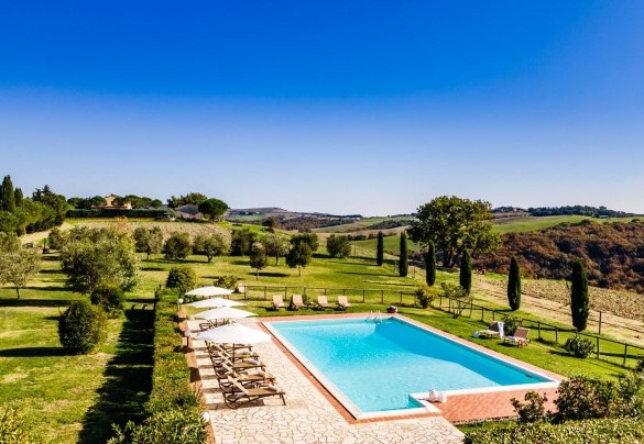 La piscina è collocata all'interno del parco della proprietà - Il Poggiarellino 