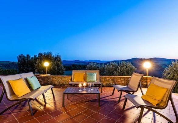 La panoramica terrazza al tramonto - Il Poggiarellino   