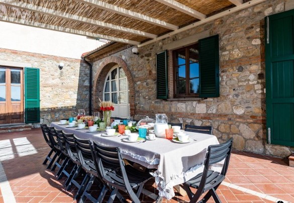 L'ampia pergola in comoda posizione - Il Poggiarellino 