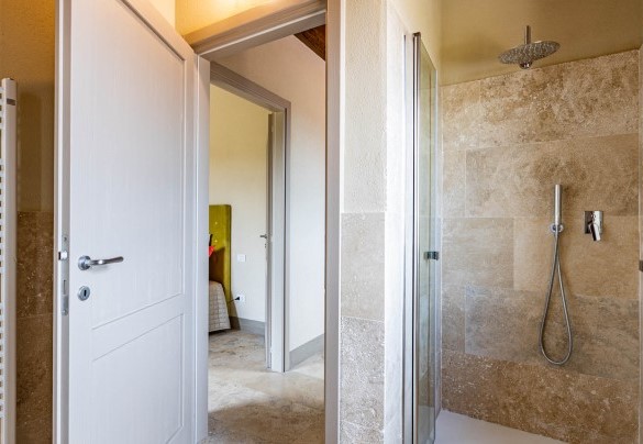 Bagno en suite con doccia n.5 al secondo piano - Il Poggiarellone