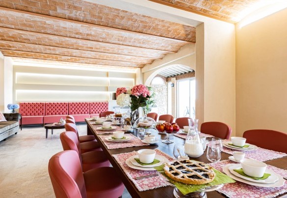 Dettaglio del tavolo preparato per le colazioni - Il Poggiarellone 