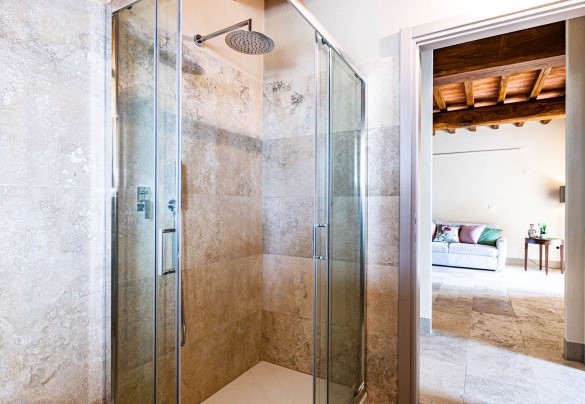 Bagno en suite con doccia n.2 al primo piano - Il Poggiarellone