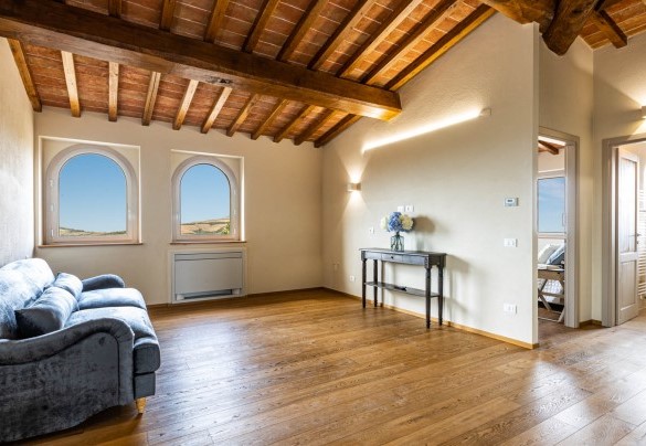 Living con divano al secondo piano - Il Poggiarellone
