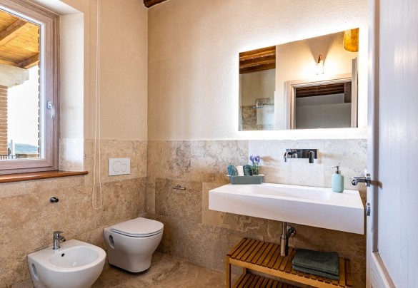 Bagno en suite con doccia n.1 al primo piano - Il Poggiarellone