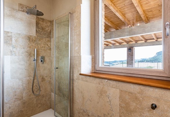 Bagno en suite con doccia n.1 al primo piano - Il Poggiarellone
