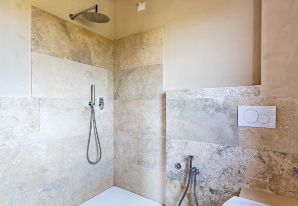 Bagno en suite con doccia n.4 al primo piano - Il Poggiarellone
