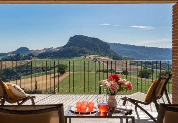Terrazza panoramica affacciata su verdi paesaggi toscane - Il Poggiarellone 