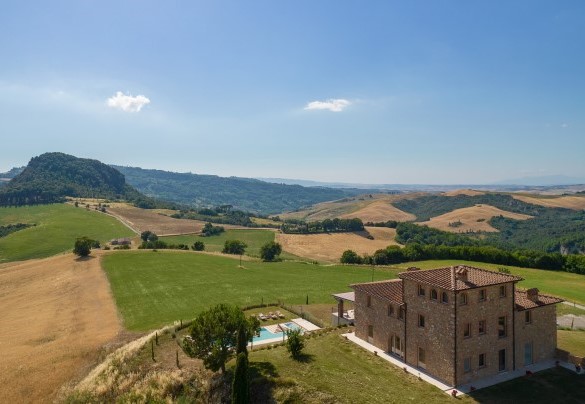 In posizione collinare, nell’inconfondibile scenario delle colline che circondano Volterra - Il Poggiarellone 