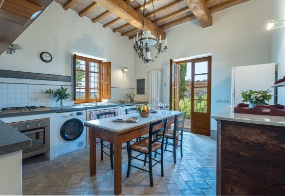 Large kitchenette equipped with washing machine and dryer wing n.2 on the ground floor - Il Poggio alle Trese